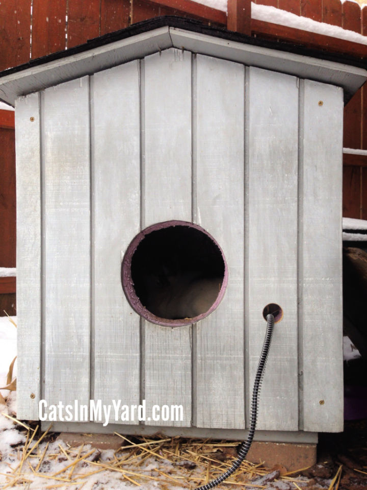 15 DIY Outdoor Cat House Plans for Feline Shelter