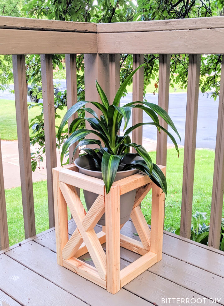 35 Easy DIY Plant Stand Ideas (Indoor and Outdoor)
