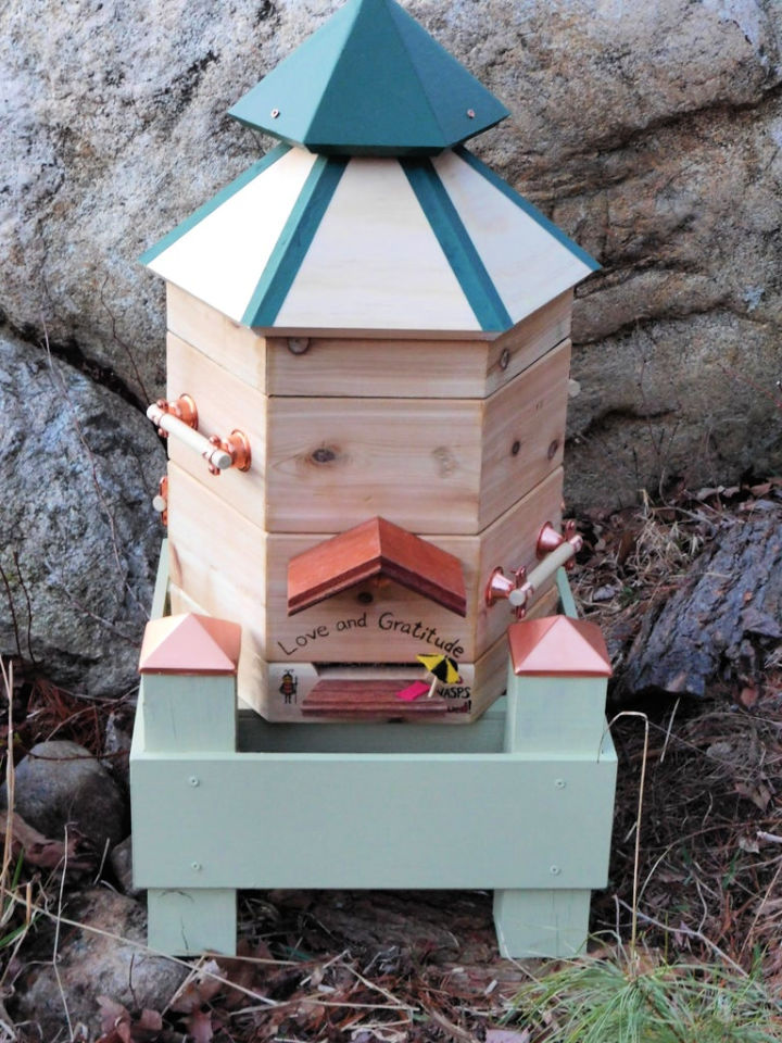25 Free DIY Beehive Plans to Build Your Own Bee Box