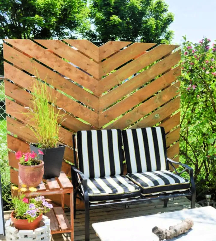 Free Standing Privacy Screen